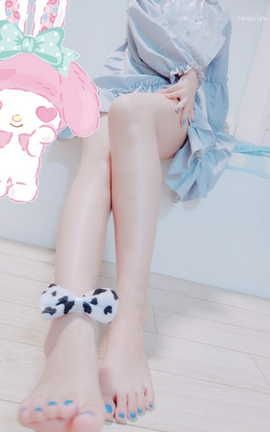 白袜袜格罗丫-浅蓝色长裙奶牛丝袜 白袜袜格罗丫-浅蓝色长裙奶牛丝袜